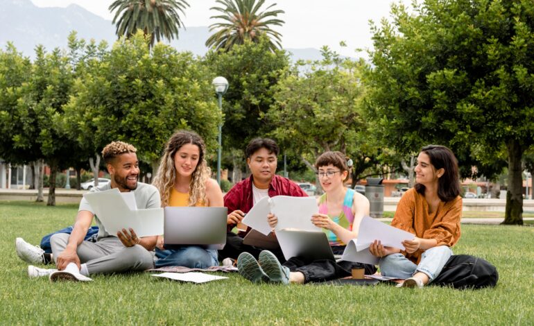 5 Best Essay Writing Services for College Students in 2025