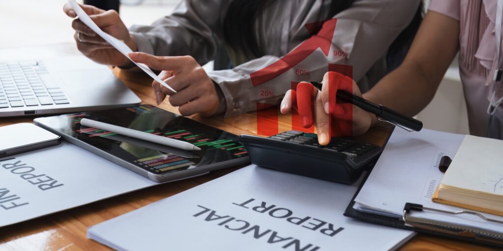 Interest rate and dividend concept businesspeople is calculating income and return on investment in